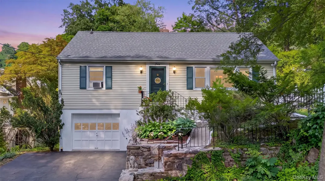 4 Denim PL, White Plains, NY 10603