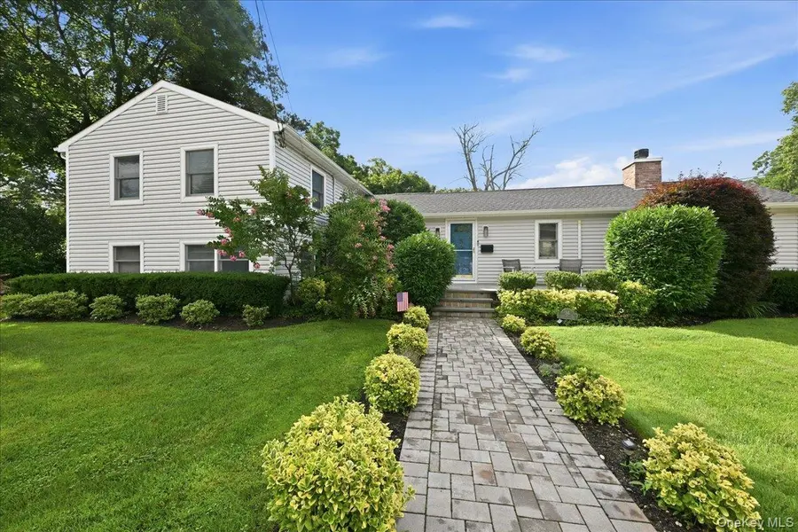 56 Glen Cove DR, Glen Head, NY 11545