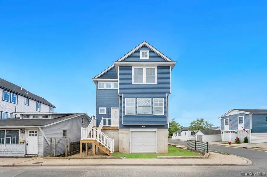 10 8th AVE, East Rockaway, NY 11518