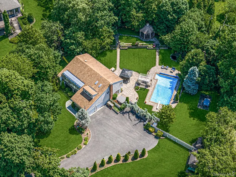 174 Dix Hills RD, Dix Hills, NY 11746
