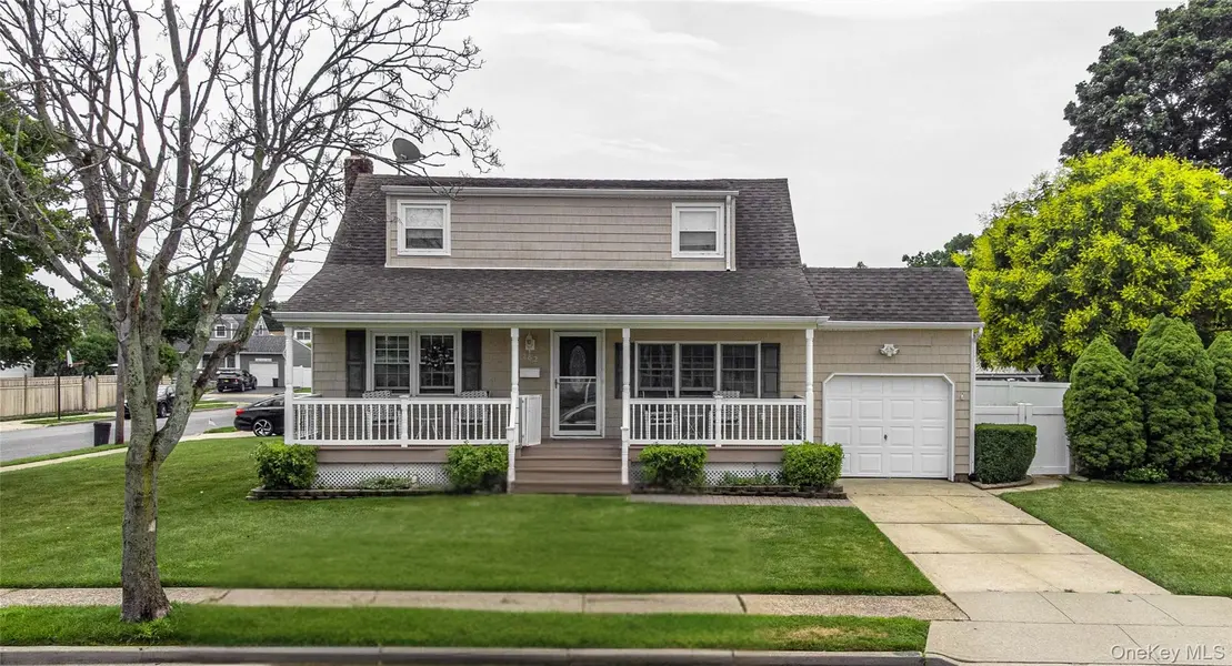 262 N Cedar ST, North Massapequa, NY 11758