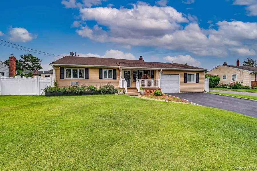 22 Dollard DR, North Babylon, NY 11703