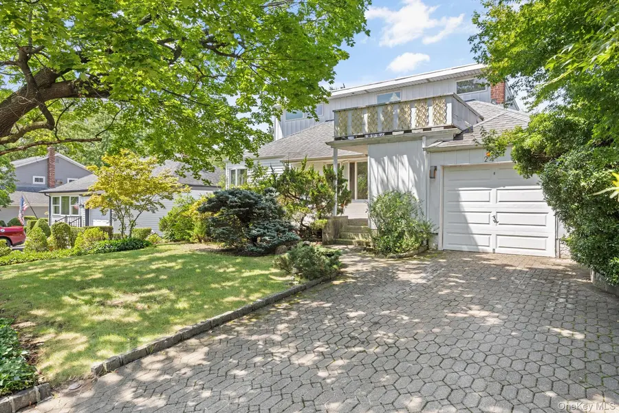 24 Cornell DR, Great Neck, NY 11020