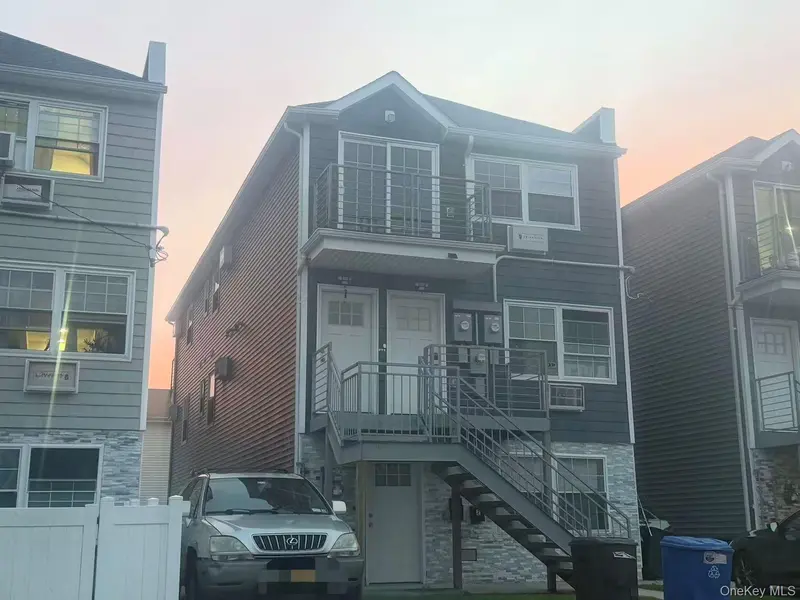 605 Barbadoes DR, Arverne, NY 11692