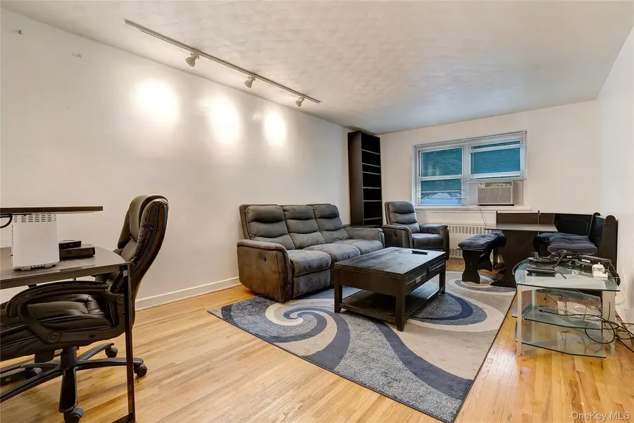 111-09 66th AVE #2B, Forest Hills, NY 11375
