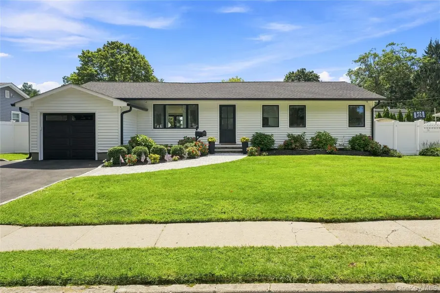 24 Alma ST, Sayville, NY 11782