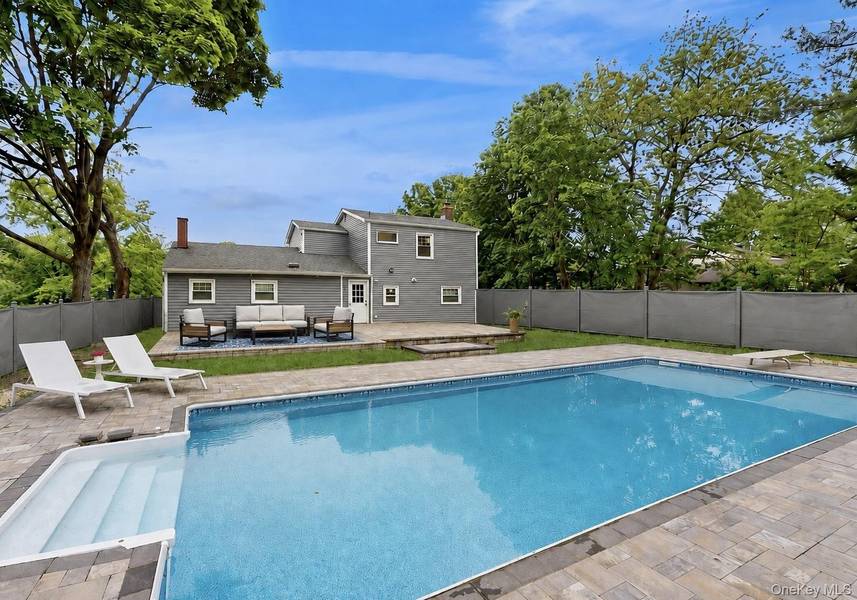 25 Charter AVE, Dix Hills, NY 11746