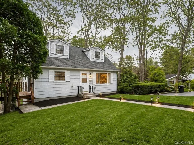 76 Beverly RD, Mount Kisco, NY 10549