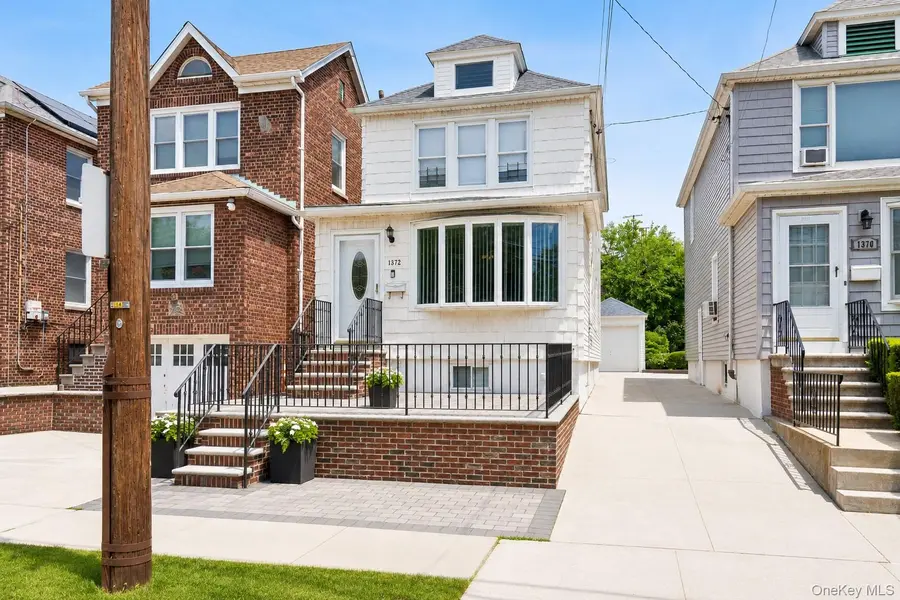 1372 Hollywood AVE, Bronx, NY 10461