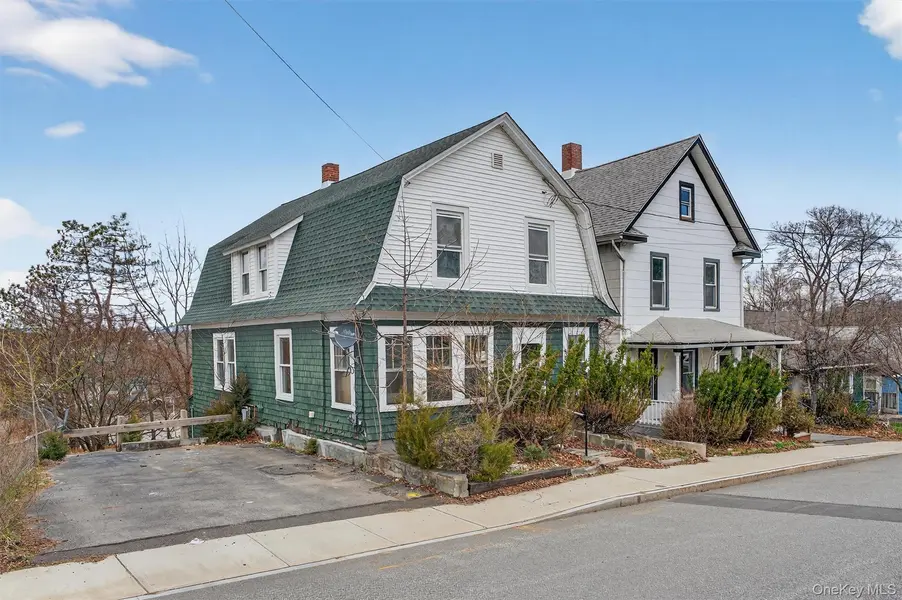 26 1/2 Ridge ST, Middletown, NY 10940