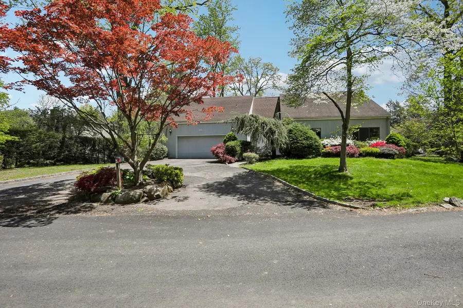 20 High Point LN, Scarsdale, NY 10583