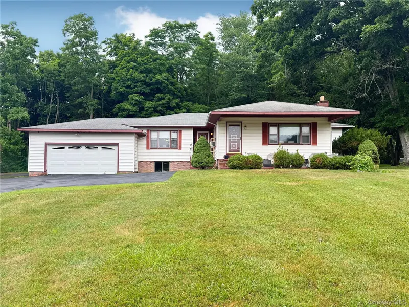 646 Oak Summit RD, Millbrook, NY 12545