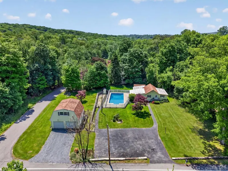 592 Long Pond RD, Mahopac, NY 10541