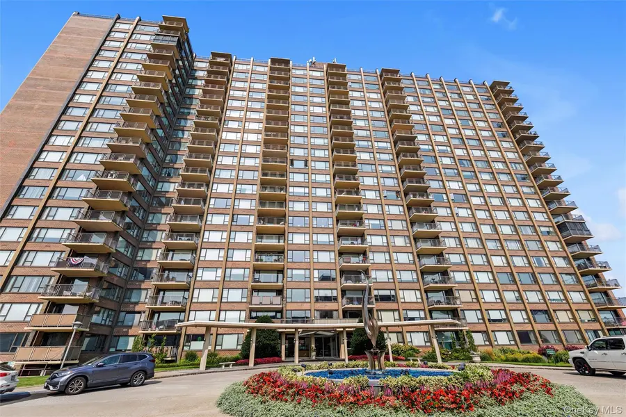 166-25 powells cove BLVD #17G, Beechhurst, NY 11357
