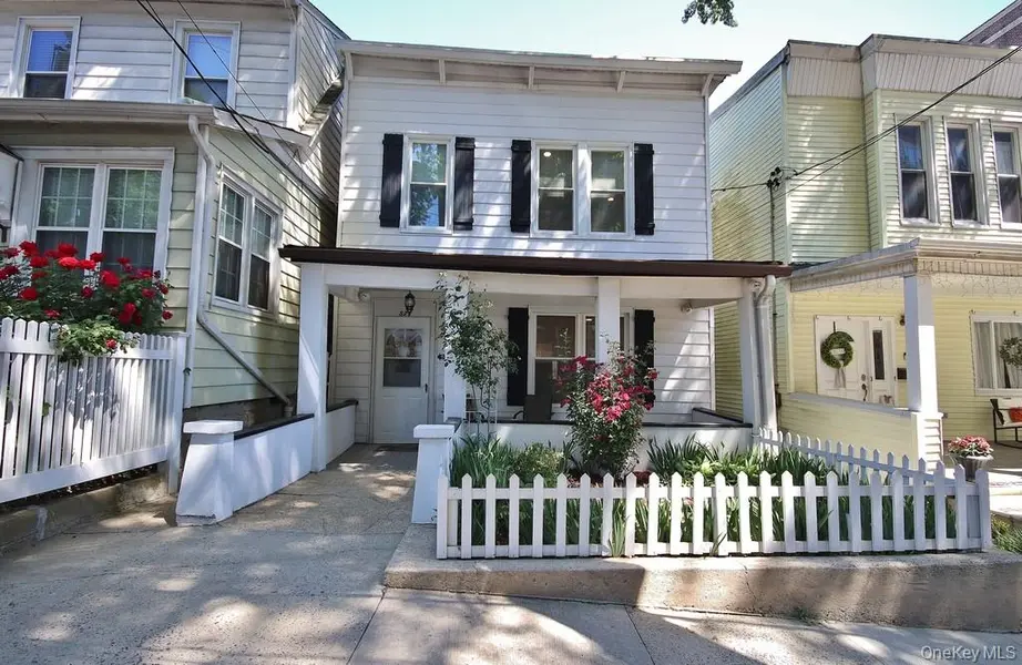 521 E 235th ST, Bronx, NY 10470