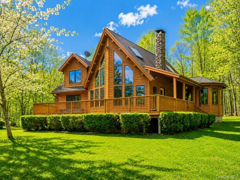 252 Crum Elbow RD, Hyde Park, NY 12538