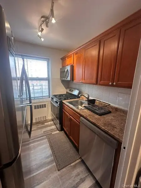 2 FISHER DR #203, Mount Vernon, NY 10552