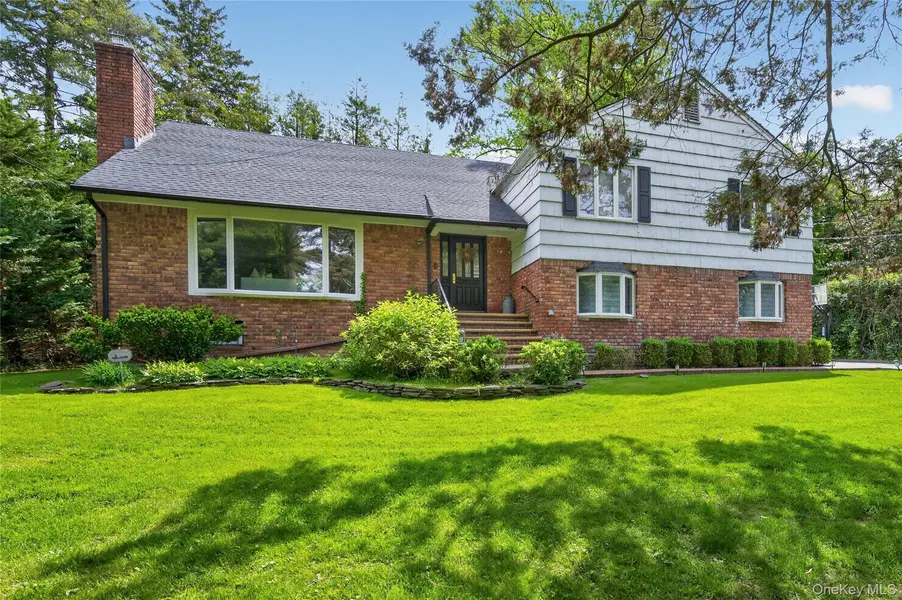 112 The Intervale, Roslyn Estates, NY 11576