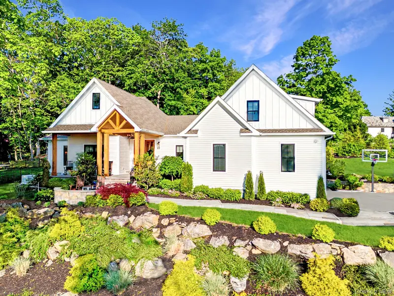 40 Hamilton DR, Chappaqua, NY 10514