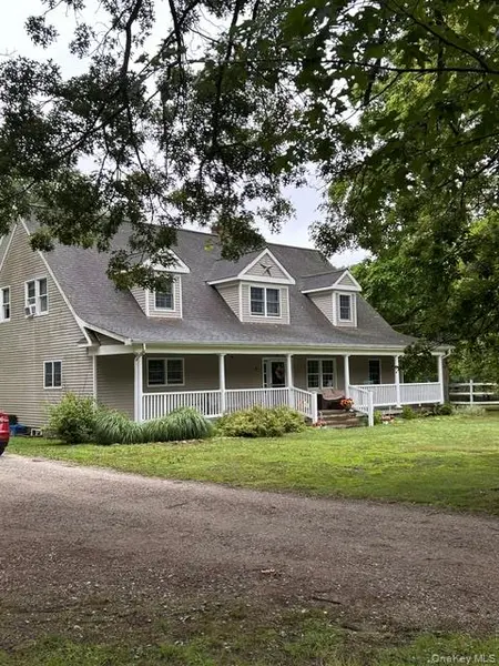 4 Conservation Circus, Ridge, NY 11961