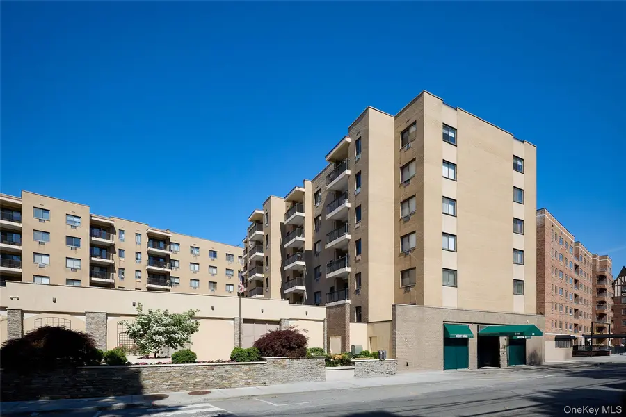 100 E Hartsdale AVE #4DW, Hartsdale, NY 10530
