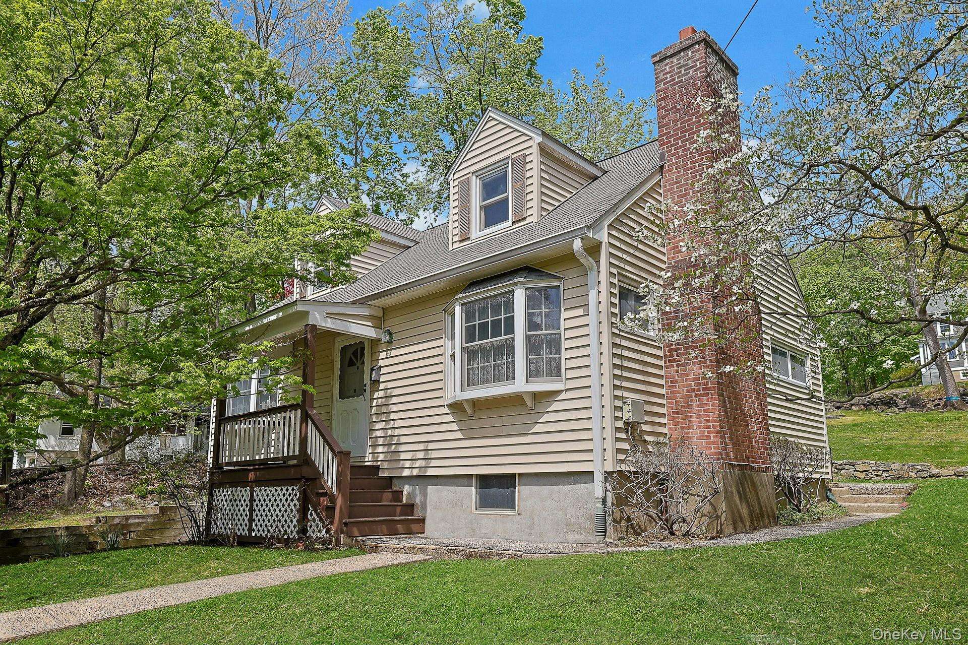 445 E Sunnyside LN, Irvington, NY 10533