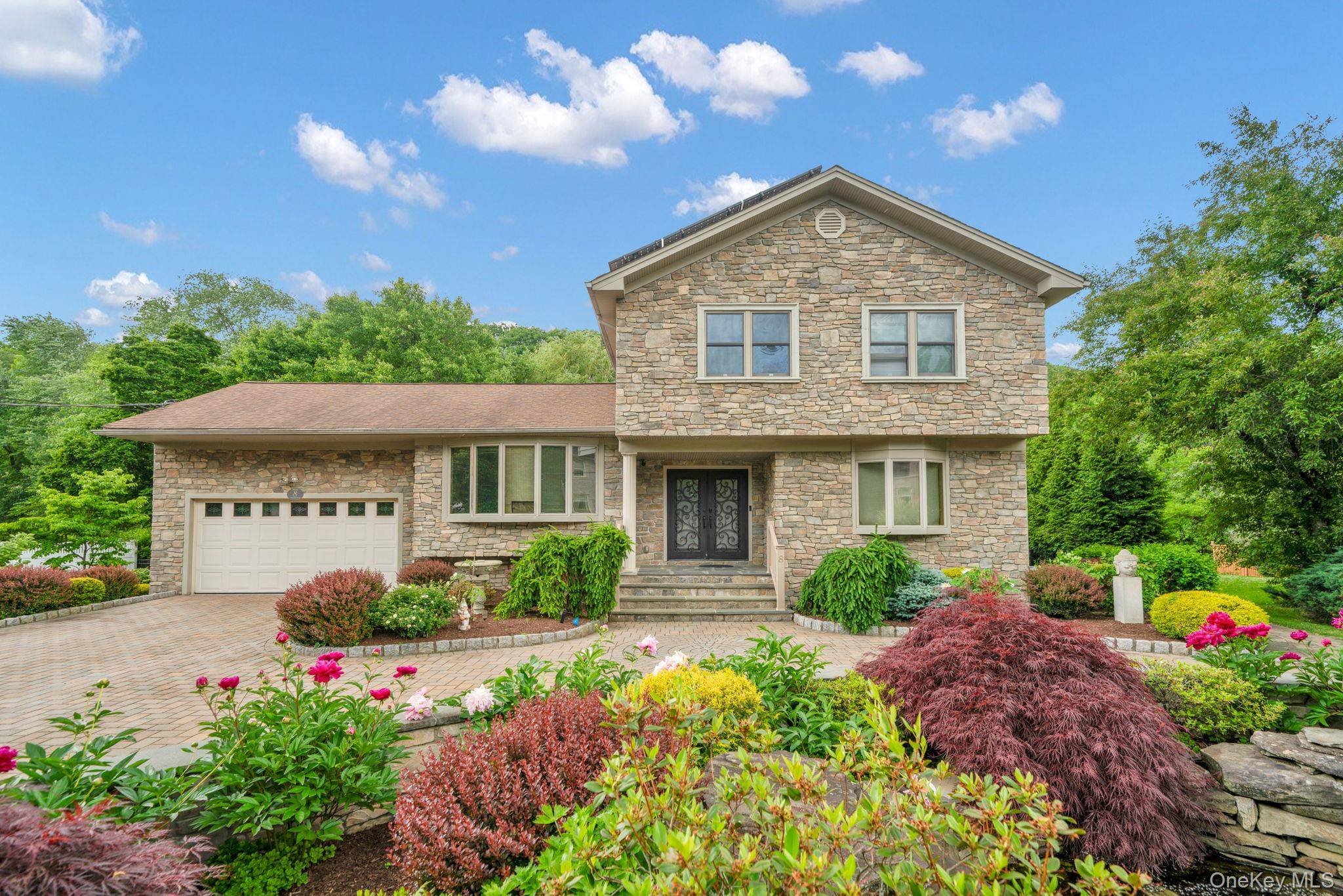 8 Pinehurst DR, Purchase, NY 10577