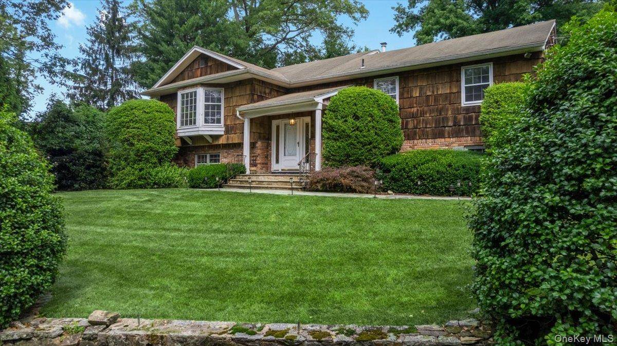 35 Pinehurst DR, Purchase, NY 10577