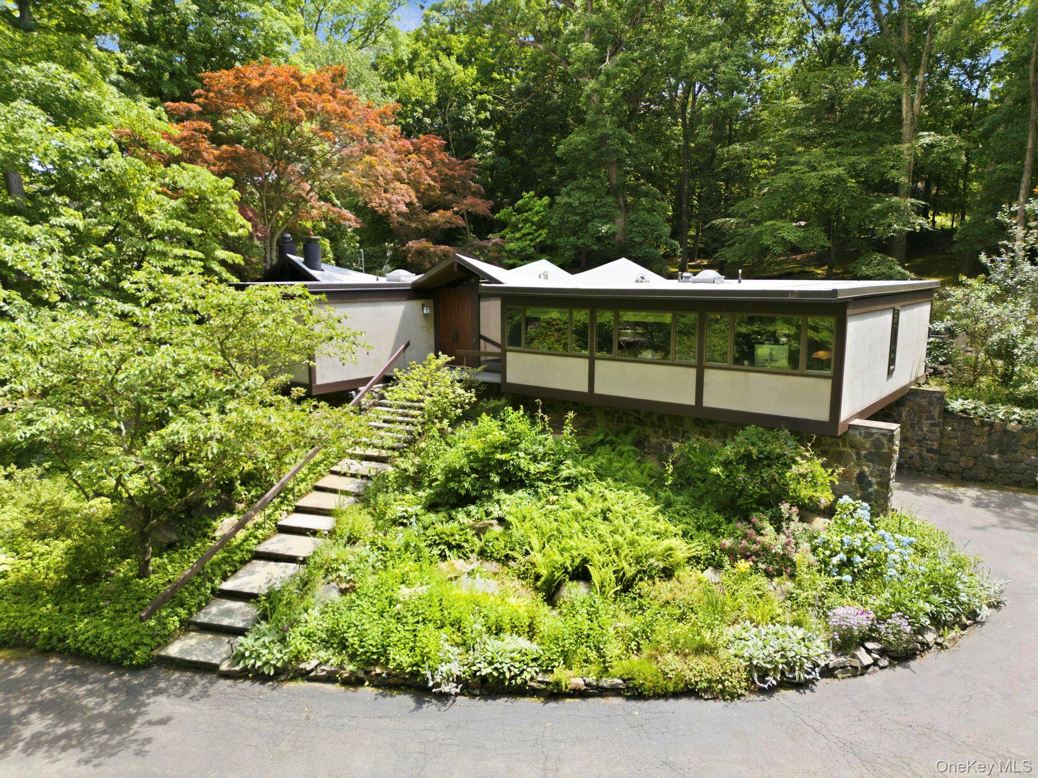 670 Long Hill RD, Briarcliff Manor, NY 10510