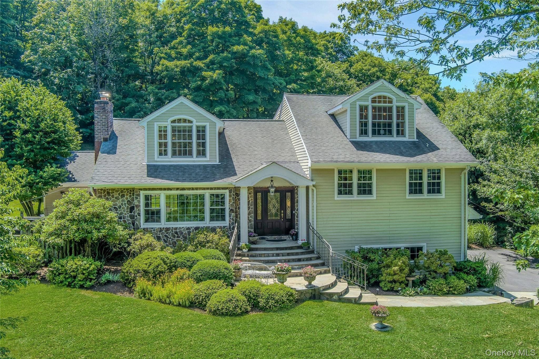 22 Garey DR, Chappaqua, NY 10514