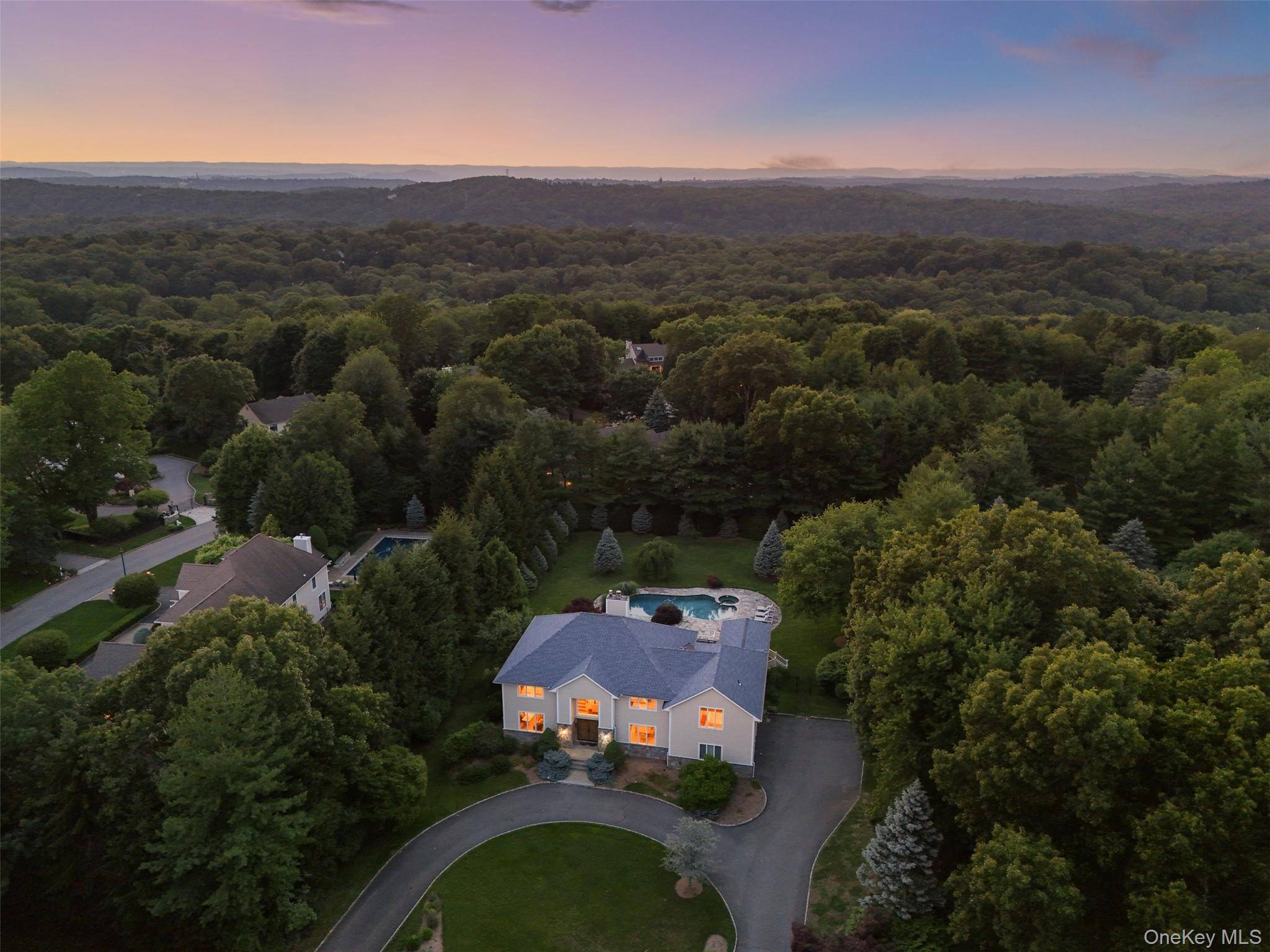 10 Crestview DR, Pleasantville, NY 10570