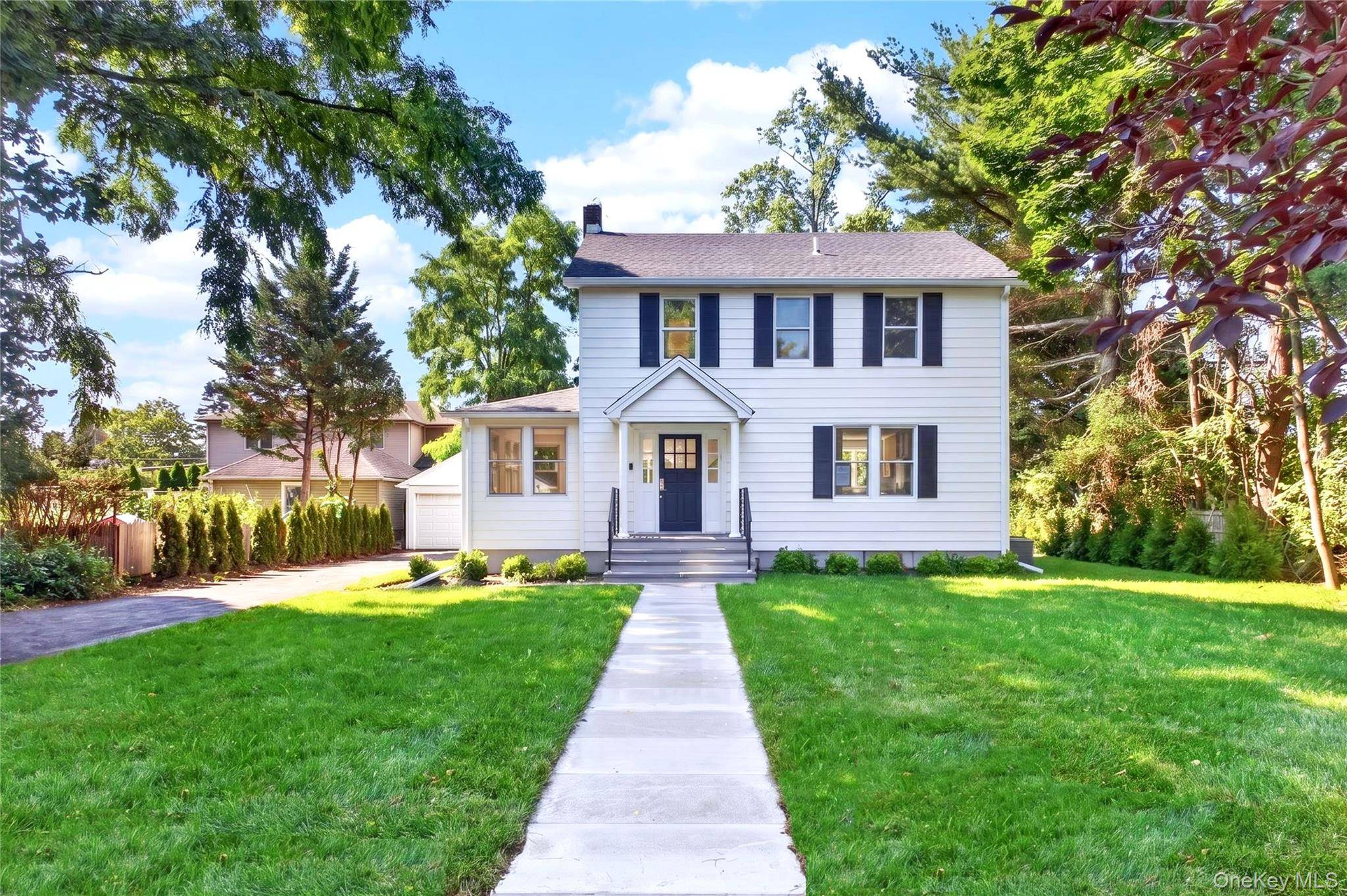 118 Willow ST, Roslyn Heights, NY 11577