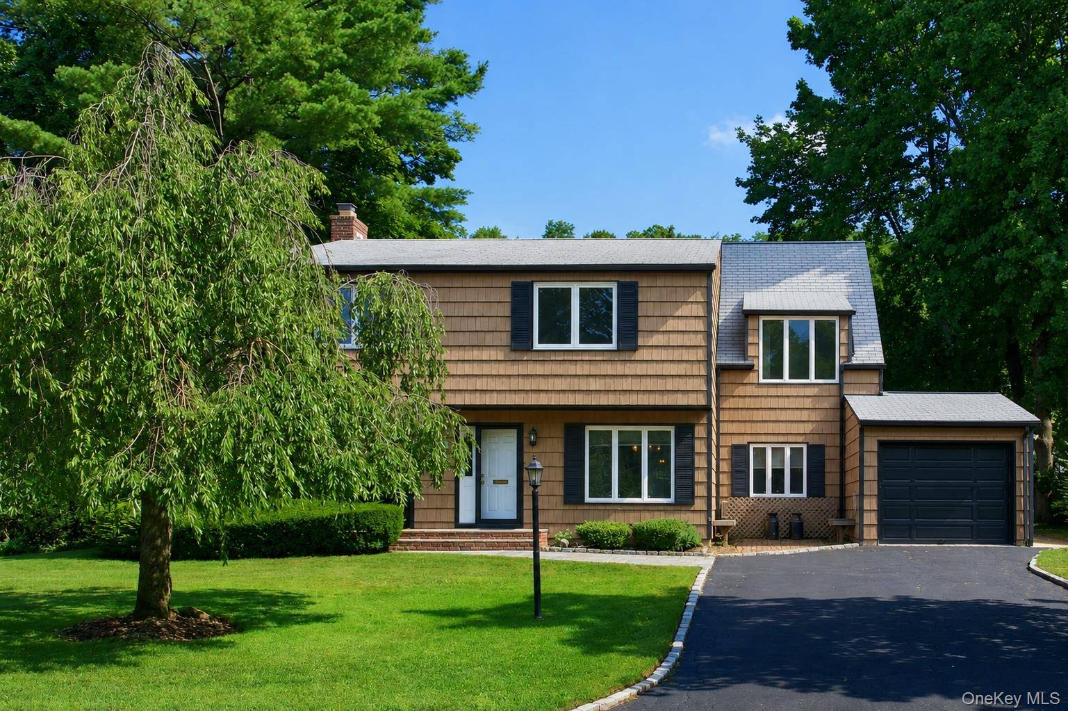 165 Salem RD, East Hills, NY 11577