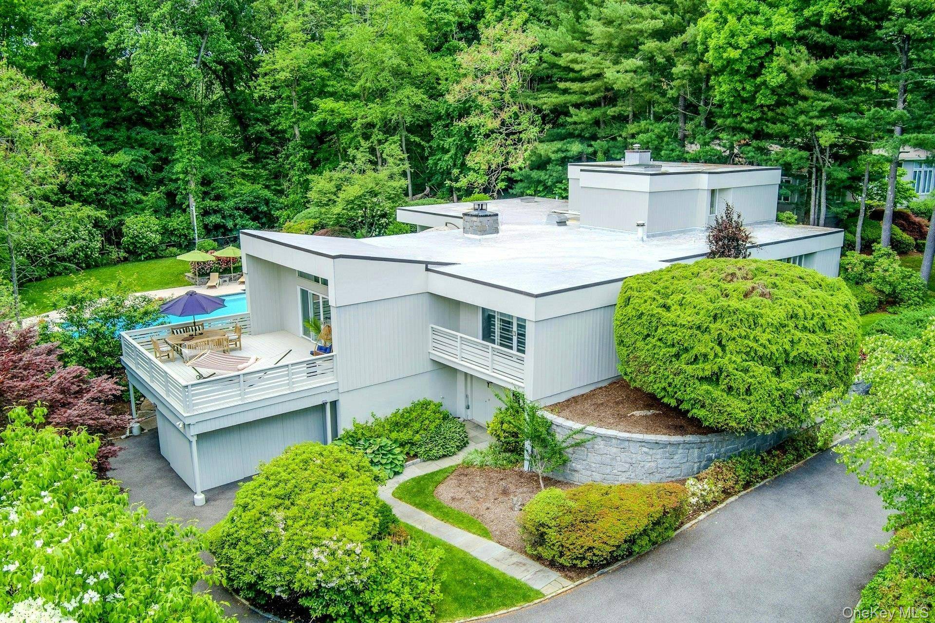 10 Cypress Point DR, Purchase, NY 10577