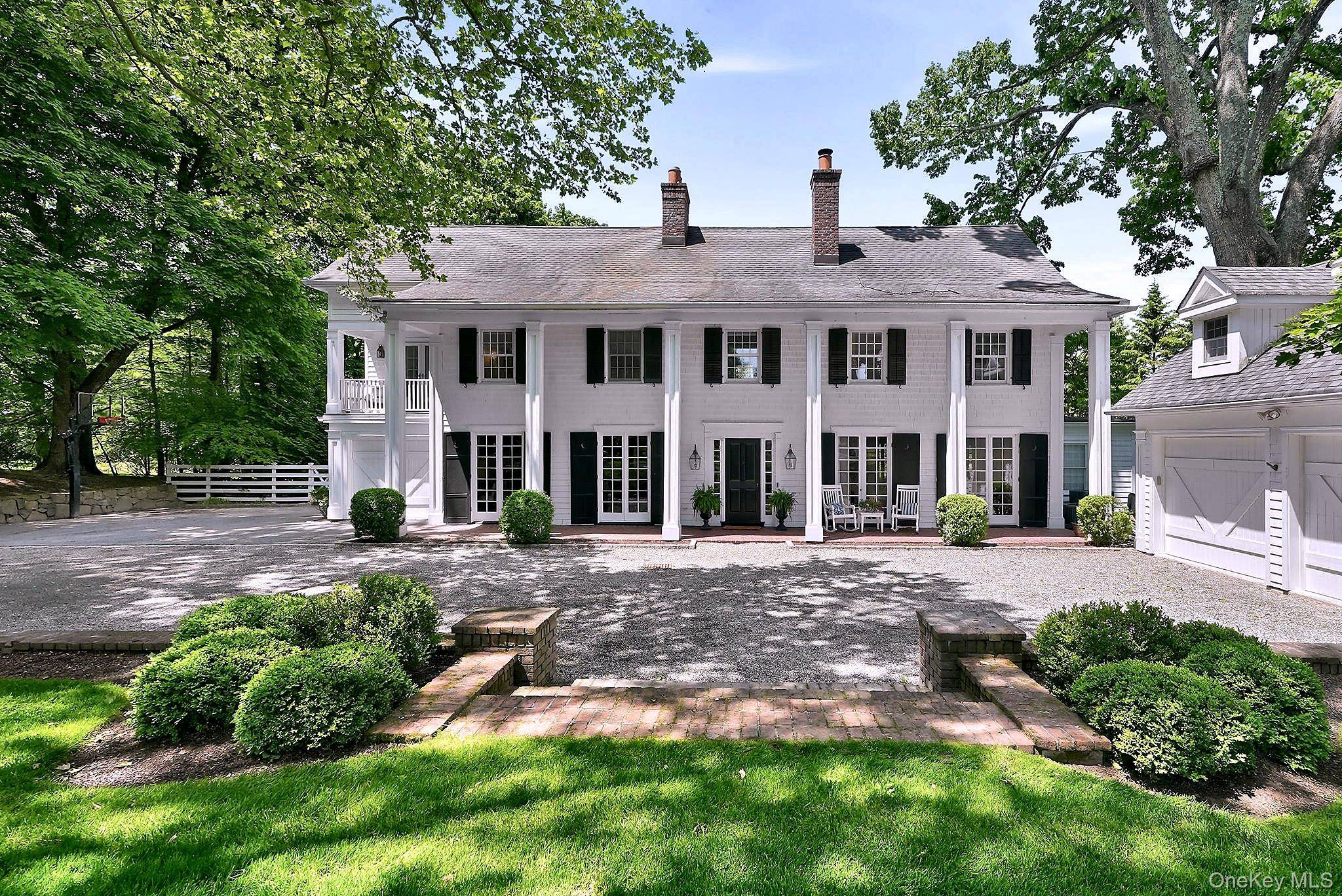 40 Algonquin DR, Chappaqua, NY 10514