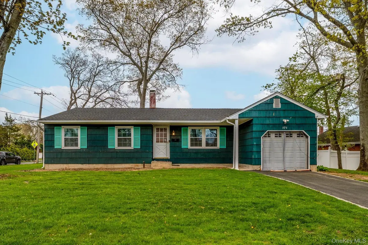 171 W 16th ST, Deer Park, NY 11729