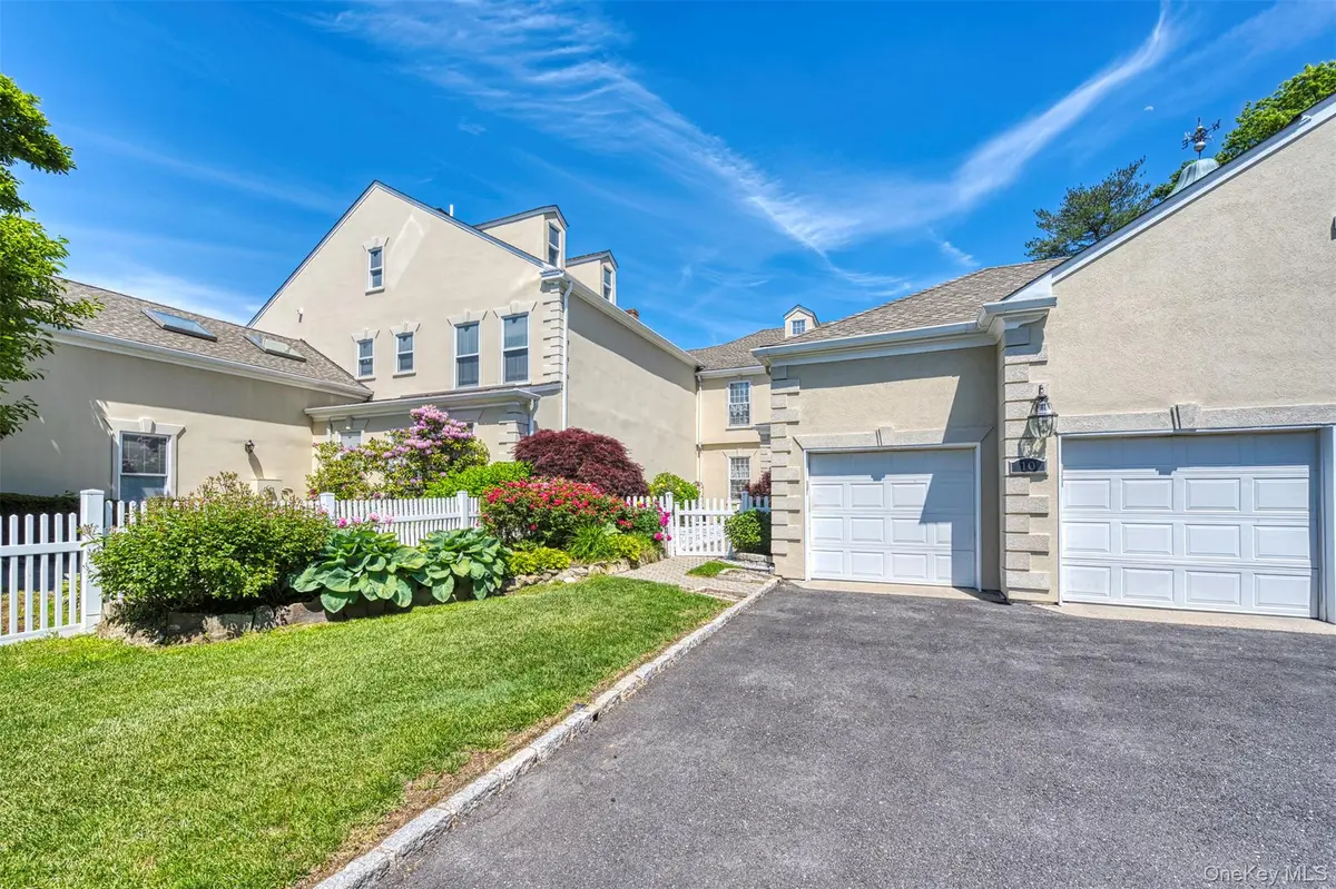 10 Swan CT, Glen Cove, NY 11542