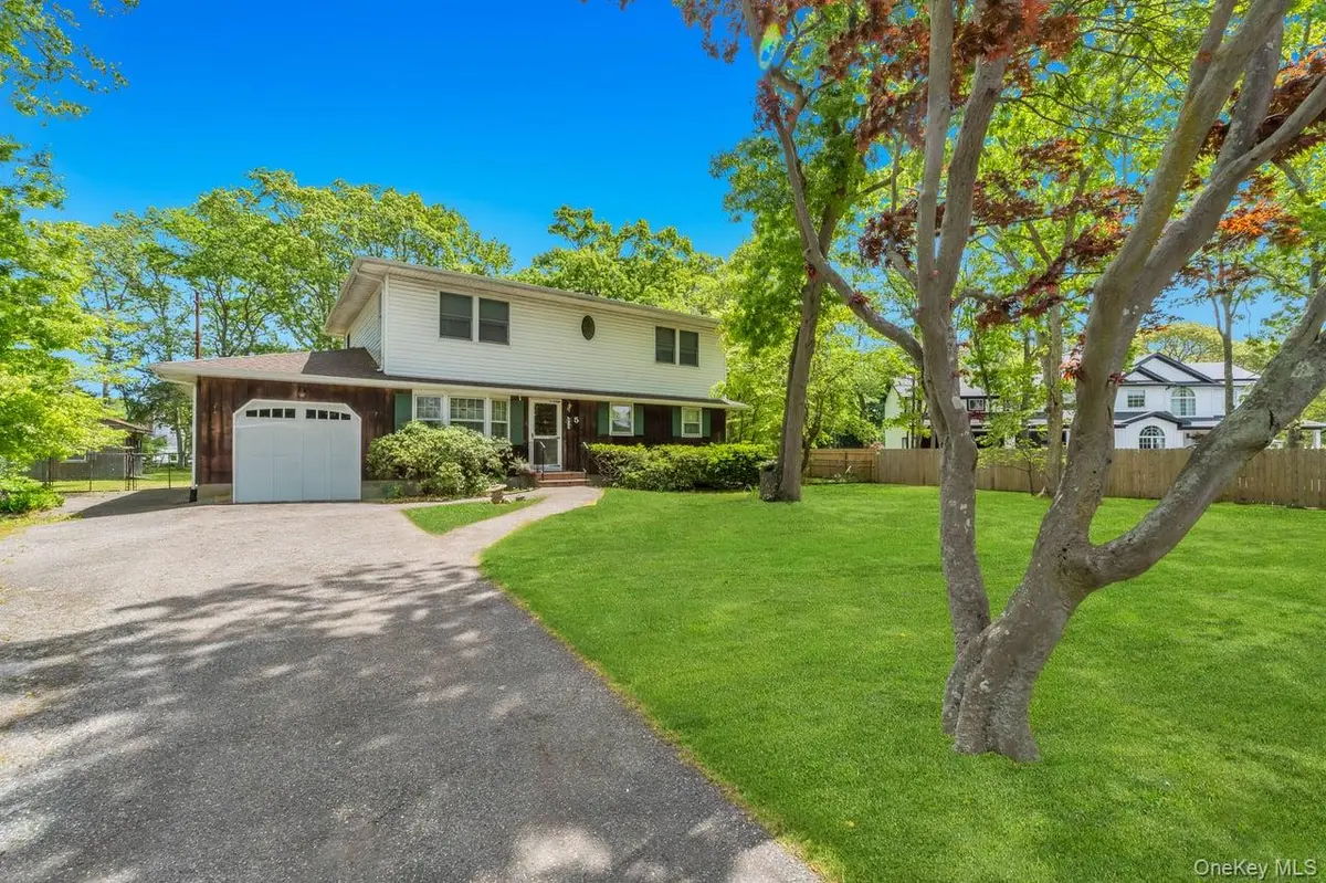 5 Peekskill AVE, Patchogue, NY 11772