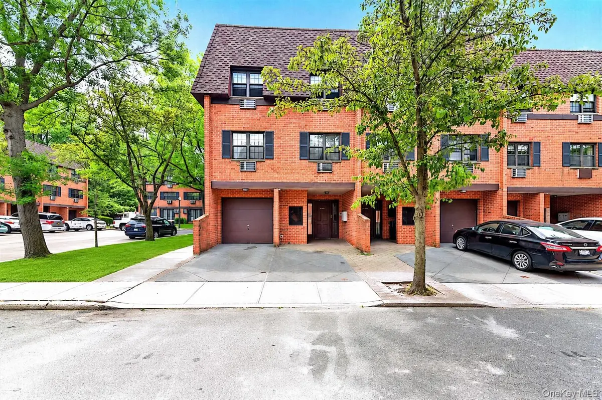 220-50 64th AVE #1Fl, Bayside, NY 11364