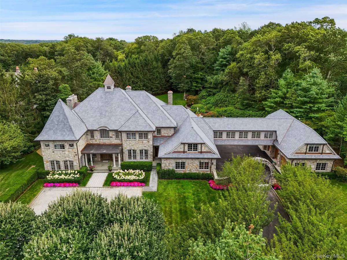 9 Terrace CIR, Armonk, NY 10504