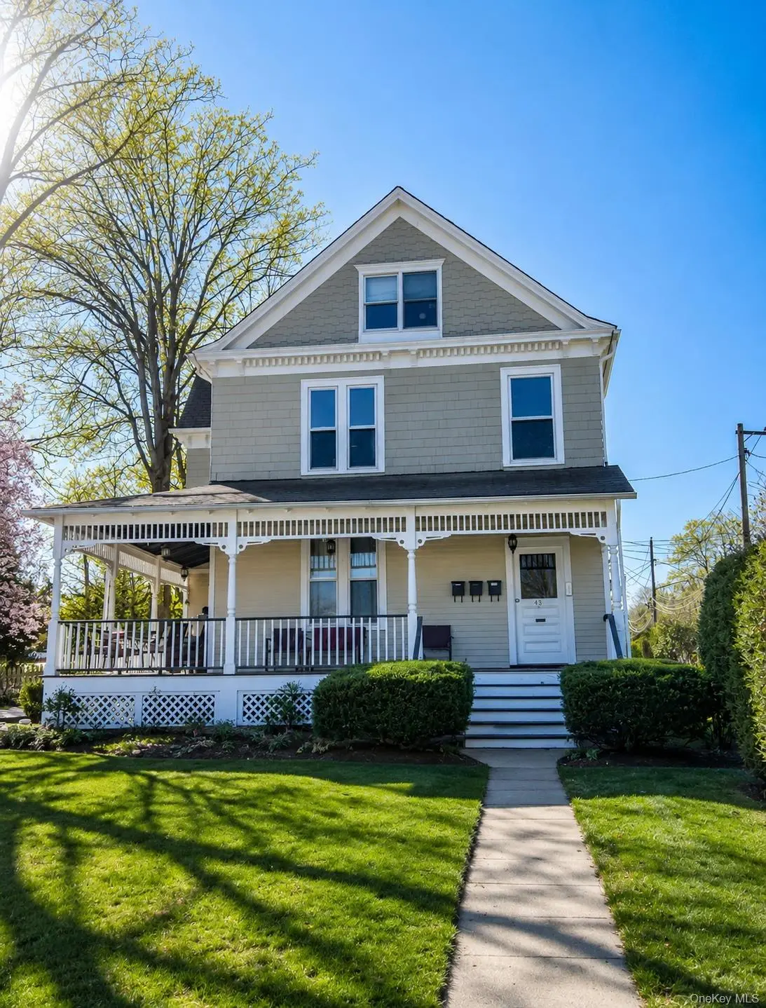 43 W Neck RD #Apt 1, Huntington, NY 11743
