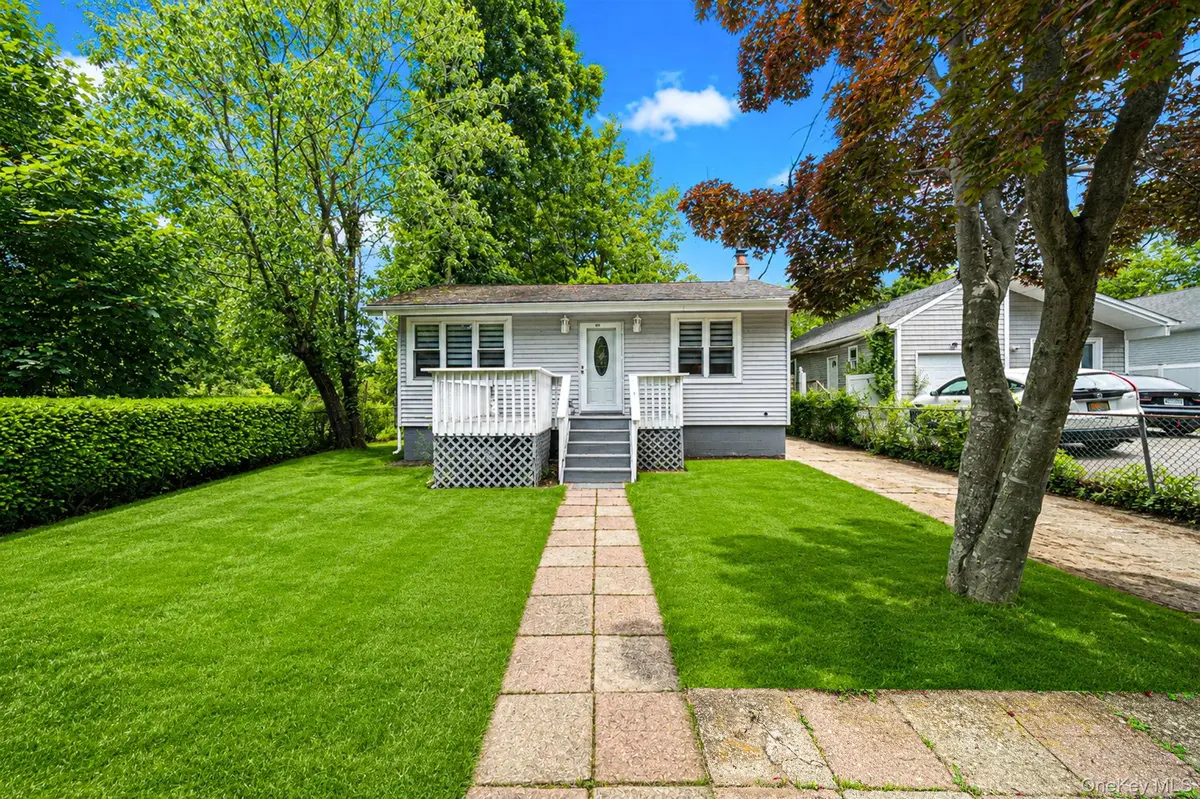 411 Glen DR, Shirley, NY 11967