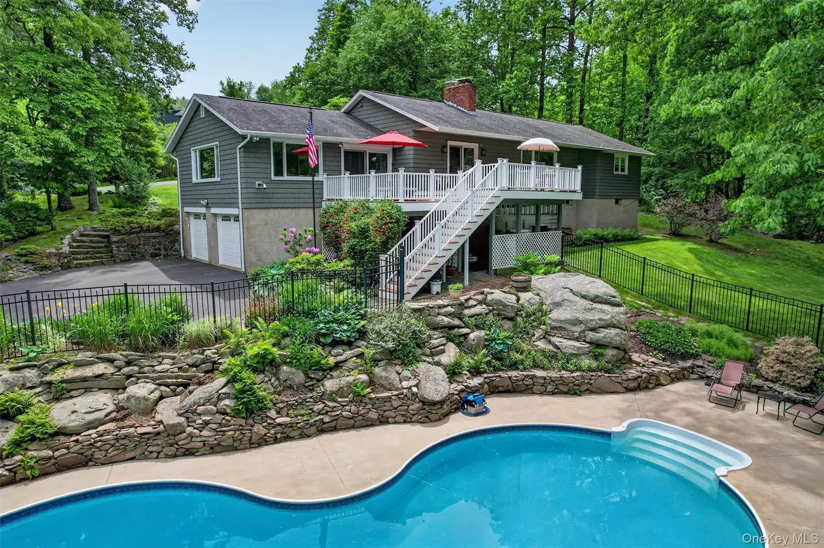 8 Mountain Brook RD, Cornwall, NY 12518