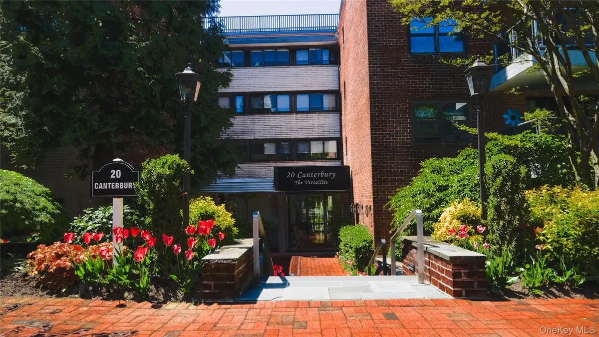 20 Canterbury RD #1P, Great Neck, NY 11021