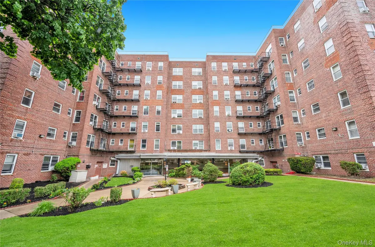 84-50 169th ST #410, Jamaica Hills, NY 11432