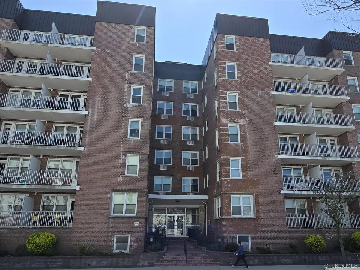 210 E Broadway #1H, Long Beach, NY 11561