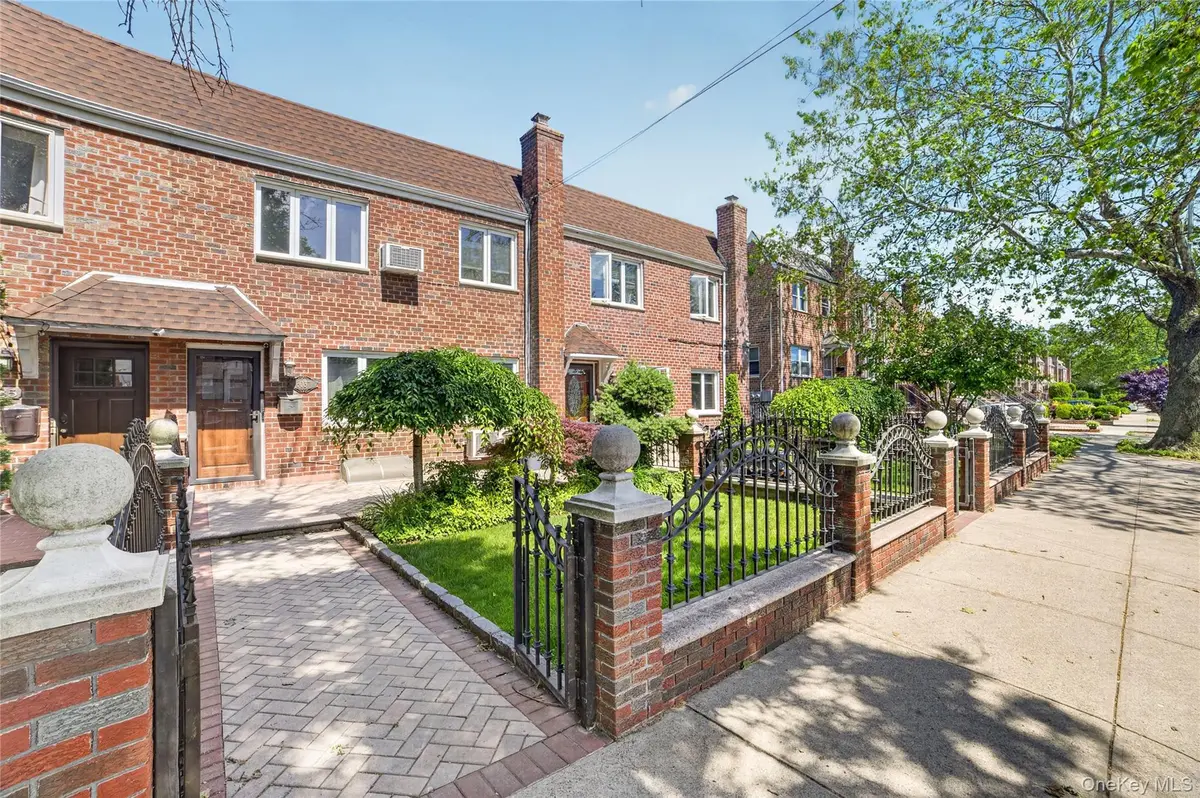 6037 69th PL, Maspeth, NY 11378