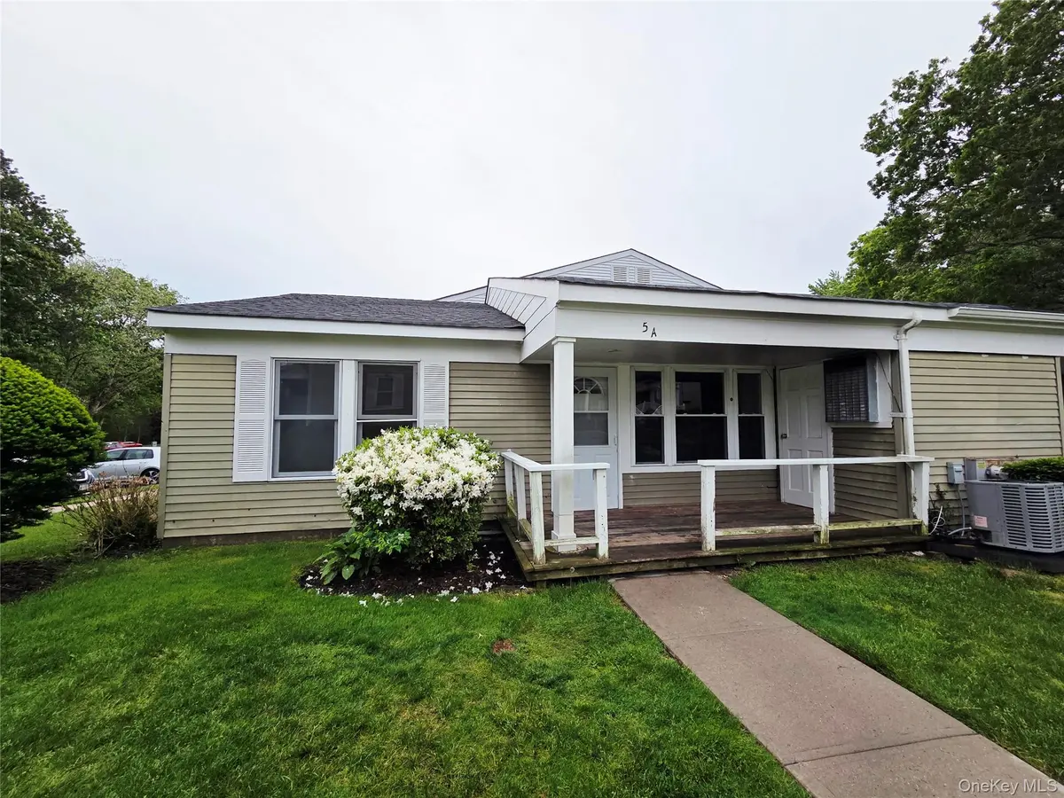 5 Independence CT #5A, Ridge, NY 11961