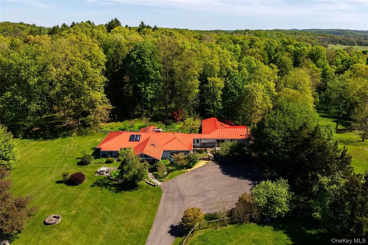 52 Pells RD, Rhinebeck, NY 12572