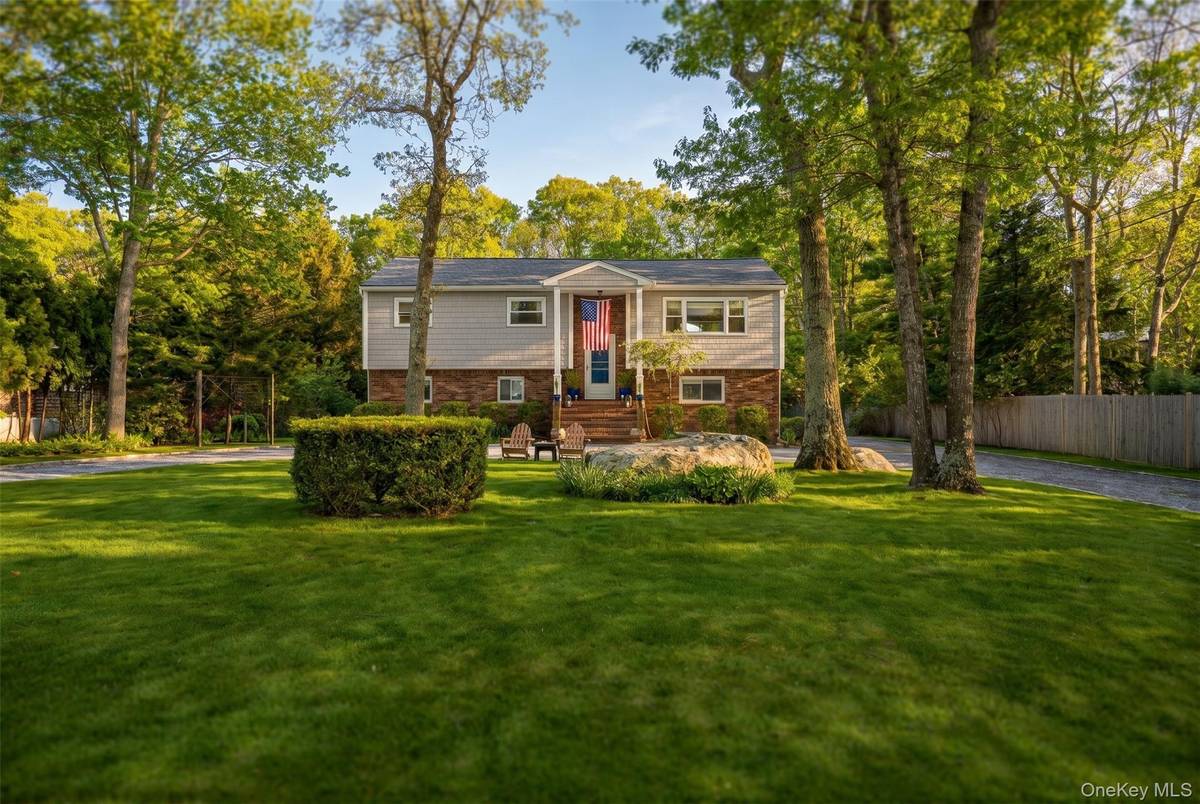 50 Runnymeade DR, East Hampton, NY 11937